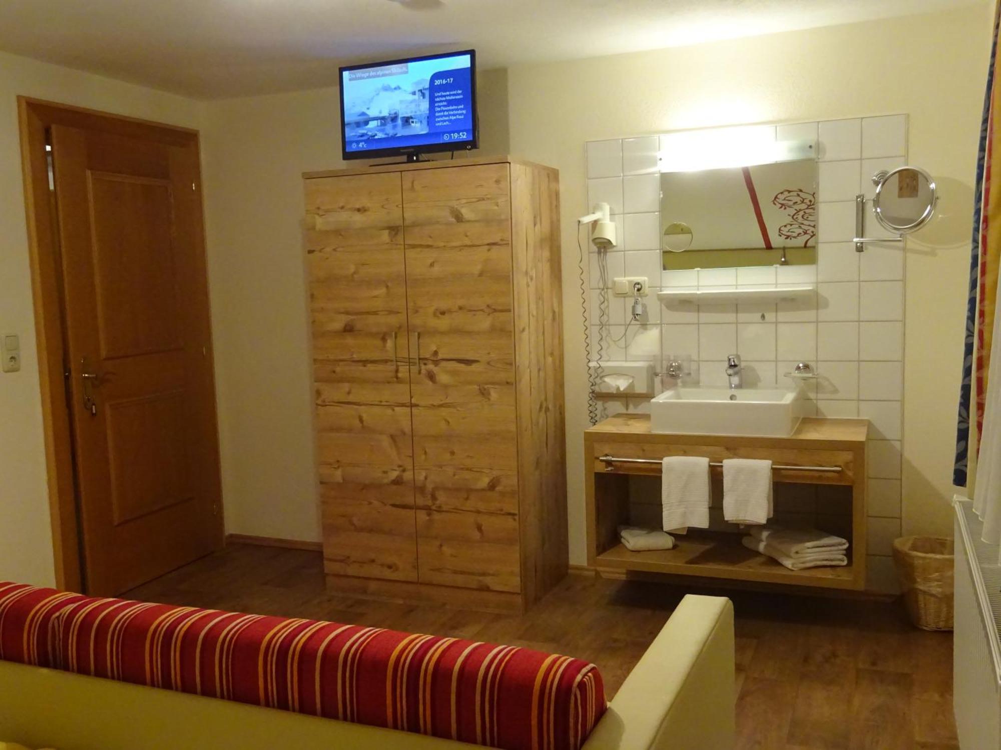 Haus Zangerl Inkl Sommer-Karte Premium Sankt Anton am Arlberg Rum bild
